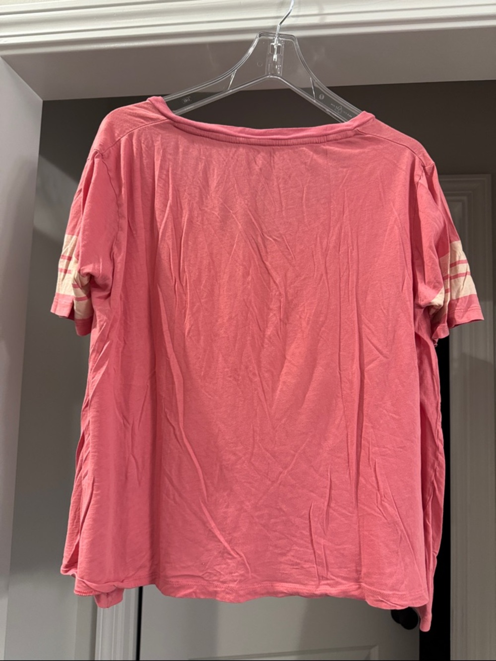 Forever 21 Chicago Distressed Graphic V-Neck Tee - Pink - Picture 4 of 4